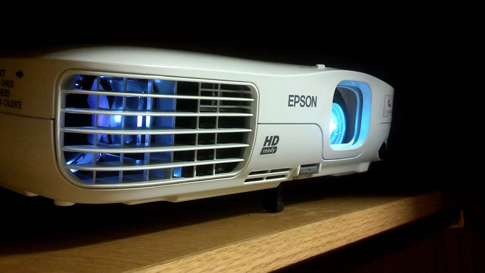What's The Difference Between Standard, Short Throw and Ultra Short Throw Projectors?